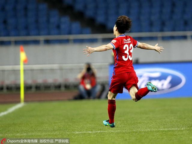 是……宋婉婷无奈的说道：我一直以为欧洲的皇室都非常有钱呢，真没想到北欧皇室竟然这么惨…………其实，远在北欧的老女皇自己心里也知道，北欧皇室这些年没抓住什么发展机会，就那么点儿祖上传下来的资产，确实有些拿不出手。